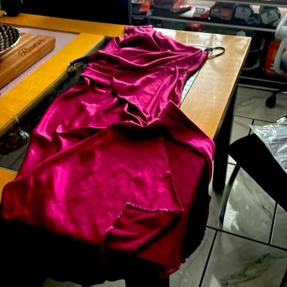 ASOS DESIGN satin twist shoulder midi dress with slit in pink side 8 - Picture 5 of 8